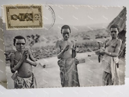 RUANDA - URUNDI Naked Young Girls At A Dance. Jeunes Filles A La Danse. - Ruanda Urundi