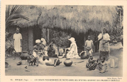 SOEURS MISSIONNAIRES  SOIGNANT DES MALADES - Togo