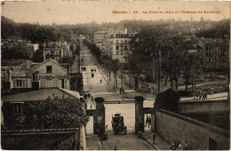 CPA SEVRES La Porte Du Mail Et L'Avenue De Bellevue (1323982) - Sevres