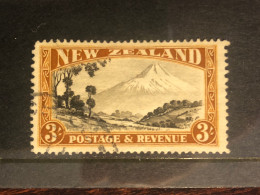 NEW ZEALAND STAMPS 1935 YEAR SCOTT # 198 USED WMK - NZ AND STAR CLOSE TOGETHER - Unused Stamps