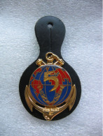 Broche Militaire Avec Son Cuir Du 5° RIAOM Régiment Interarmées D'outre Mer. Aucune Inscription Au Dos - Marine