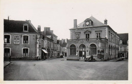 Bonnétable 72 : AU BON COIN  , Café Restaurant  Dans Les Années1920, Auto -  Place Des Halles - Cafés