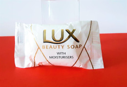 Miniatures De Parfum Savon Publicitaire  LUX BEAUTY SOAP Sous Blister 15 GR - Productos De Belleza