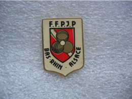 Pin's FFPJP Du Bas-Rhin (Dépt:67). Pétanque, Jeux De Boules - Petanca