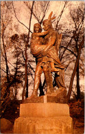 Minnesota Minneapolis Minnehaha Park Minnehaha And Hiawatha Statue - Minneapolis