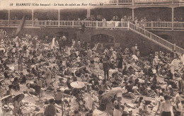 Biarritz * Le Bain De Soleil Au Port Vieux * Baigneur Baigneuse Mode - Biarritz