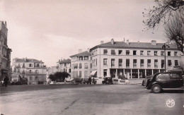 Saint Raphael -   Automobiles - Place De La Gare - CPSM °J - Saint-Raphaël