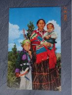 YOUNG NAVAJO MOTHER AND HER TWO CHILDREN - Autres & Non Classés