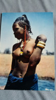 CPSM AFRIQUE EN COULEURS HOA QUI 3022 BELLE AFRICAINE SEINS NUS COIFFE   D AFRIQUE NOIRE BIJOU BRACELET - Non Classés