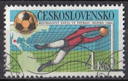 CZECHOSLOVAKIA 2862,used,falc Hinged,football - Used Stamps