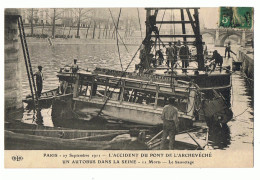 CP PARIS - 27 SEPTEMBRE 1911-L'ACCIDENT DU PONT DE L'ARCHEVECHE-UN AUTOBUS SANS LA SEINE-11 MORTS-LE SAUVETAGE - Catastrophes