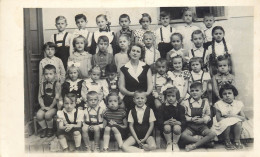 School Children Group Photo And Teacher - Groupes D'enfants & Familles