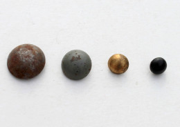 4 BOUTON UNIFORME ANCIEN MILITAIRE ARMÉE, ANGLAIS ALLEMAND BELGE ? 10,11,18,22mm / BUTTON MILITARIA (2203.325) - Boutons