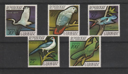 THEMATIC  DIFFERENT BIRDS  - GABON - Perroquets & Tropicaux