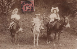 Photographie - Trois Enfants  Avec Chapeaux Sur Trois Anes - Carte Postale Ancienne - Photographs