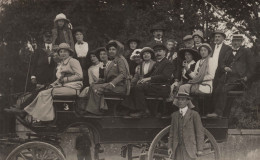 Photographie - Groupe De Personnes Dans Un Bus Calèche - Photo By Albert Smith Jersey - Carte Postale Ancienne - Photographs