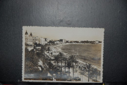 CP, 06, CANNES - Promenade De La CROISETTE Et Les Grands HOTELS. - Leven In De Oude Stad