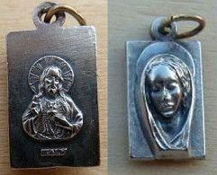 Mada-043 Médaille Rectangulaire ,Vierge En Relief,au Dos Le Sacré Coeur Gravé Italy De 20mm/12mm,poids=2,60g - Arte Religiosa
