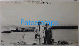 207836 CHILE ANTOFAGASTA BEACH VIEW BEACH COSTUMES COUPLE YEAR 1920 PHOTO NO  POSTAL POSTCARD - Chili
