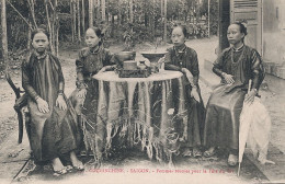 Fete Du Tet à Saigon Beautiful Women Gathering For The Festivities - Asia