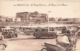 Deauville * Le Royal Hôtel Et Les Courts De Tennis * Automobile Voiture Ancienne - Deauville