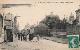 Sin Le Noble * Rue De La Mairie , La Ducasse * Fête Foraine Foire Stands Cinématographe Manèges ? - Sin Le Noble