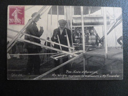 T1 - Pau - Ecole D'Aviation - Mr. Wright Expliquant La Manoeuvre à Mr. Tissandier - 1911 - Aviateurs