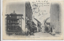 D 18. LES AIX D ANGILLON.  RUE DE LA HALLE. CARTE ECRITE - Les Aix-d'Angillon