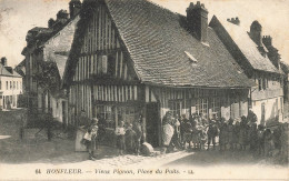 Honfleur * Place Du Puits , Vieux Pignon * Villageois - Honfleur