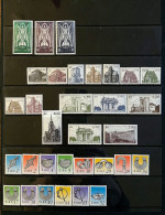 IRELAND 1968-1998 COLLECTION OF U/M DEFINITIVES WITH VALUES TO £5 (49) - Lots & Serien