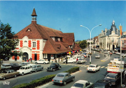 Deauville * Trouville * Les Quais Fernand Moureaux Et La Poissonnerie * Automobile Voiture Ancienne - Deauville