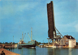 Benouville * Pegasus Bridge * Le Pont Sur Le Canal De Caen à La Mer * Bateau Cargo - Autres & Non Classés