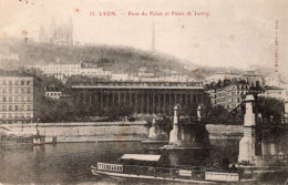 Lyon Pont Du Palais Et Palais De Justice -   Bateau Péniche - Péniches