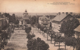 Champagnac Les Mines * La Place Et L'église Du Village - Sonstige & Ohne Zuordnung