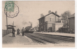 78 - BONNIÈRES-SUR-SEINE -  ARRIVÉE DU TRAIN EN GARE -  LE CHEF DE GARE - 1907 - Bonnieres Sur Seine