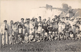 80-MER-LES-BAINS- CARTE PHOTO- GROUPE DE PERSONNE SUR LA PLAGE - Mers Les Bains