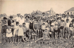 80-MER-LES-BAINS- CARTE PHOTO- GROUPE DE PERSONNE SUR LA PLAGE - Mers Les Bains