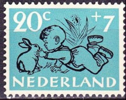 Plaatfout Zwart Stipje In De 0 Van 20 In 1952 Kinderzegels 20 + 7 Ct Blauw NVPH 600 PM 1 Ongestempeld - Variétés Et Curiosités