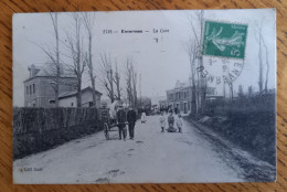 Envermeu - La Gare - Enfant Monté Debout Dans Un Chariot - Envermeu