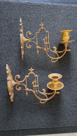 Paire De Bougeoirs Muraux En Bronze Et Laiton Anciens - Chandeliers, Candélabres & Bougeoirs