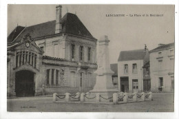 Lencloître (86) : Le Monument Aux Morts Sur La Place En 1920 PF. - Lencloitre