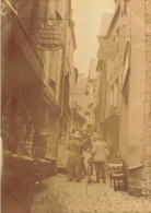 Le Mont St Michel 1908 * La Rue * Commerces Magasins * Photo Ancienne 9x6.4cm - Le Mont Saint Michel