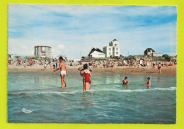 50 SAINT MARTIN DE BREHAL N°106.58 La Plage En 1972 Baignade - Brehal