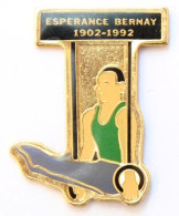 Pin's Bernay (27) - ESPERANCE BERNAY - 1902 1992 - Gymnaste Aux Anneaux - M322 - Gymnastik