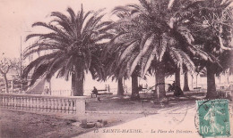 Sainte Maxime - La Place Des Palmiers - CPA °J - Sainte-Maxime