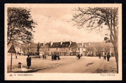 13 - PHALSBOURG (57 Moselle) Place D'Armes , Animée (Coll. Divo ) - Phalsbourg