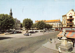 Roanne * La Place De L'hôtel De Ville * Taverne Restaurant - Roanne