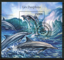 AR2-21 Comores Bloc N° 302 Oblitéré Les Dauphins Poissons à 10 % De La Cote   A Saisir !!! - Comores (1975-...)