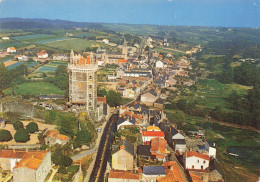 Oudon * Vue Sur La Tour Et Rue Du Village - Oudon