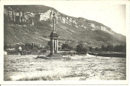 Calvaire Croix De Chemin Crucifix VILLEBOIS AIN L'OCTAVE Religion Catholique Carte Postale De 1951 - Monumentos